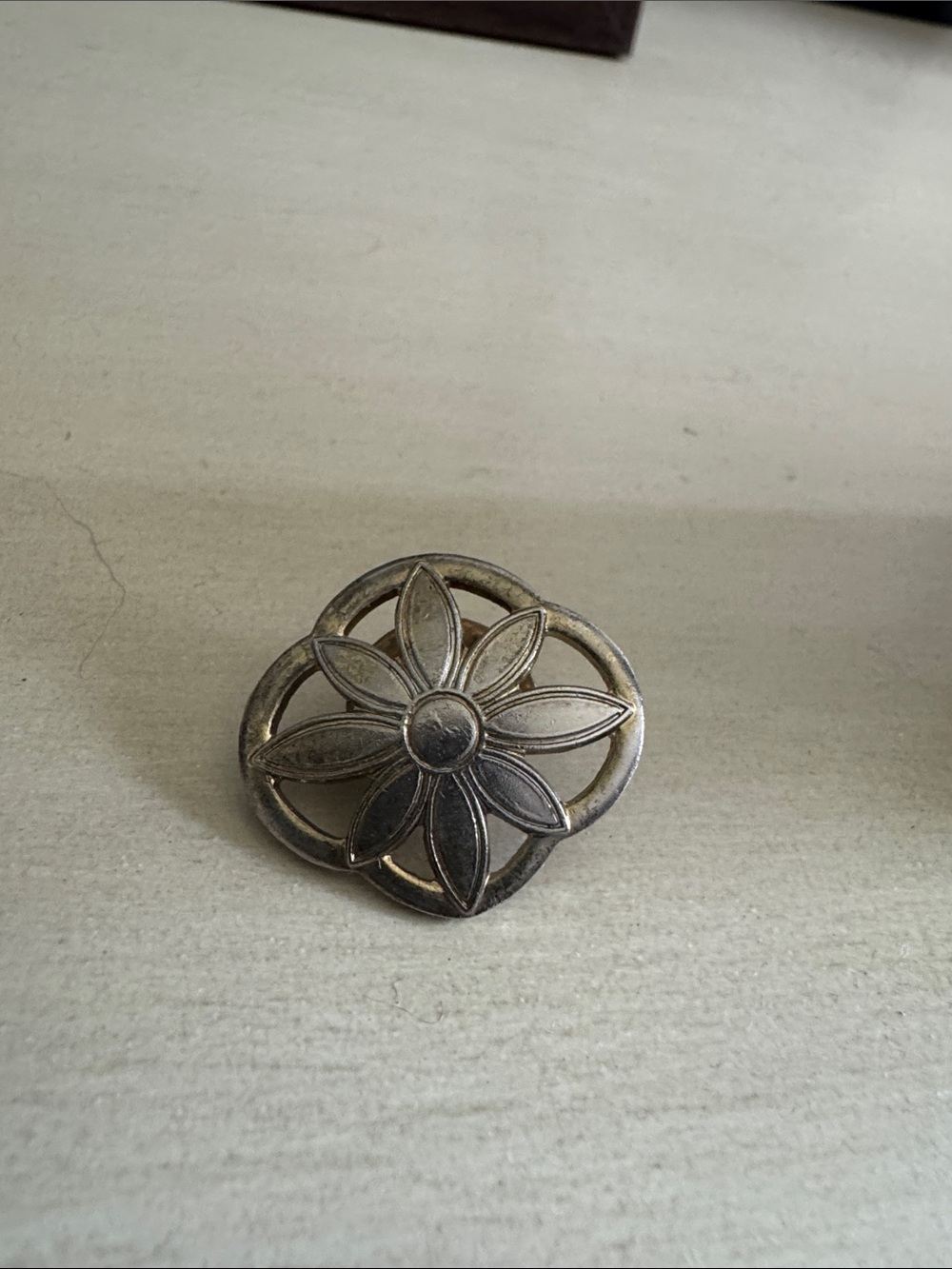 Antique-Tone Daisy Circle Brooch — Gold Finish